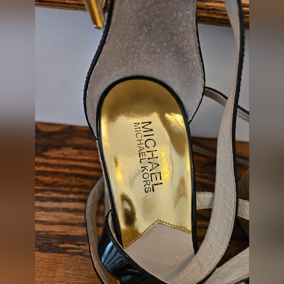 💜MICHAEL KORS Black Patent Leather Sandal Wedge w Peekaboo Toe Ankle Straps - Picture 7 of 12